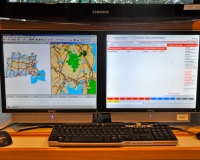 Enhanced 911 GPS Mapping Screen (left) -  