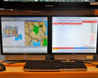 Enhanced 911 GPS Mapping Screen (left) -
